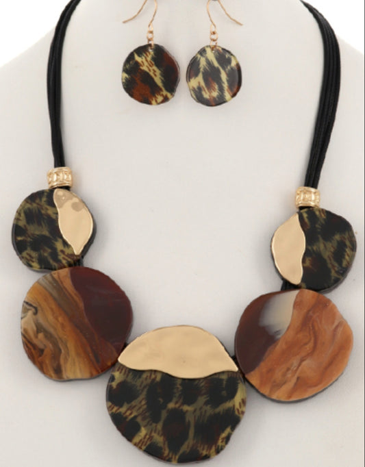 Brown leopard necklace set